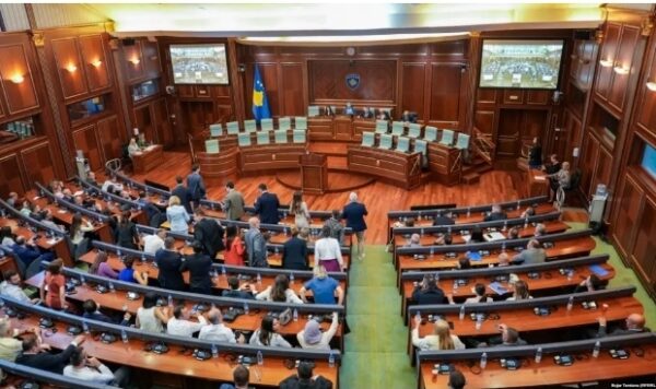 “Cirku politik” në Kosovë