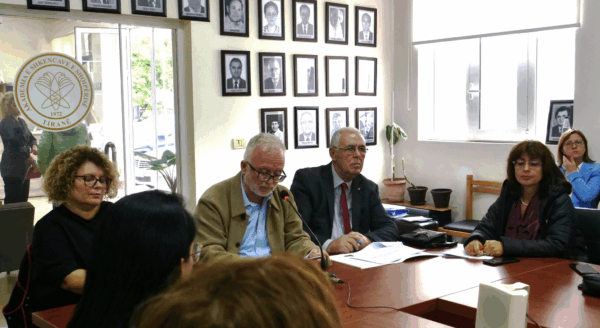 Zhvillohet tryeza shkencore për parimin themelor të drejtshkrimit shqip – Ligjëratë nga prof. asoc. Aristotel Spiro
