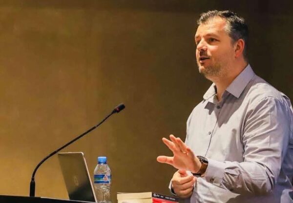 VDEKJA E SKENARIT, OSE ZHDUKJA E ARKITEKTURËS SË MENDIMIT